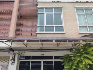 For sale 2 bed retail Space in Mueang Samut Prakan, Samut Prakan