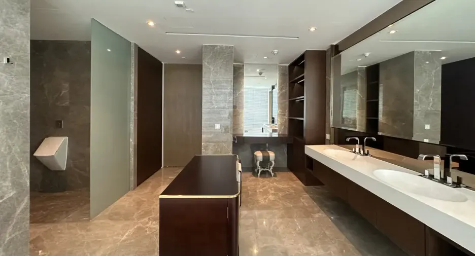 For sale 3 bedrooms condo in Pathum Wan, Bangkok