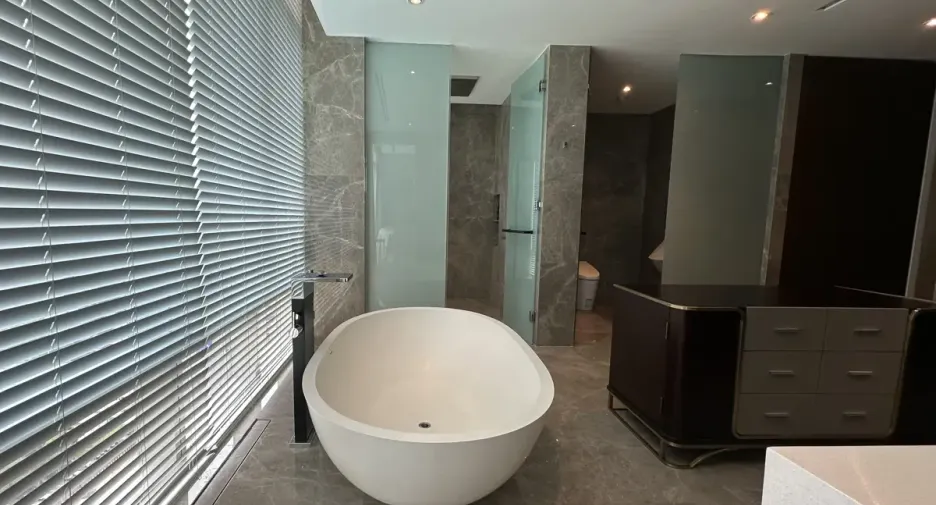 For sale 3 bedrooms condo in Pathum Wan, Bangkok