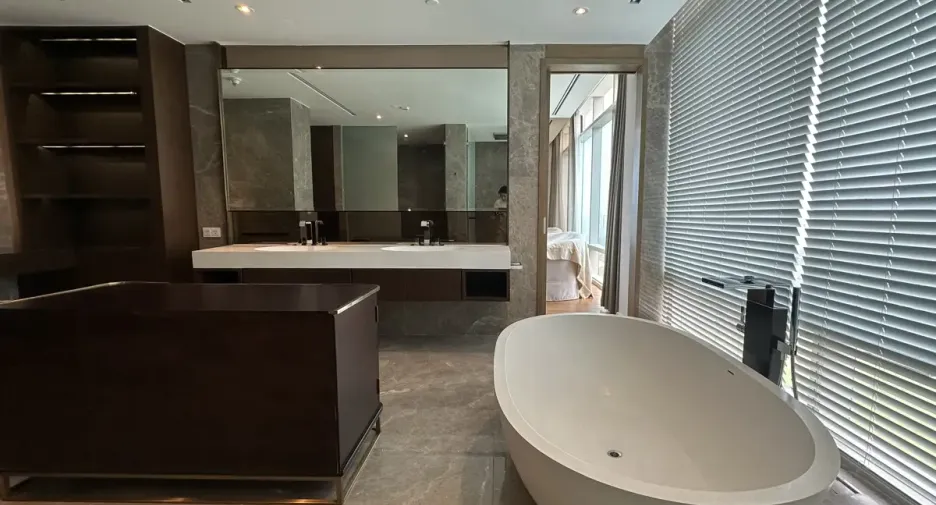 For sale 3 bedrooms condo in Pathum Wan, Bangkok