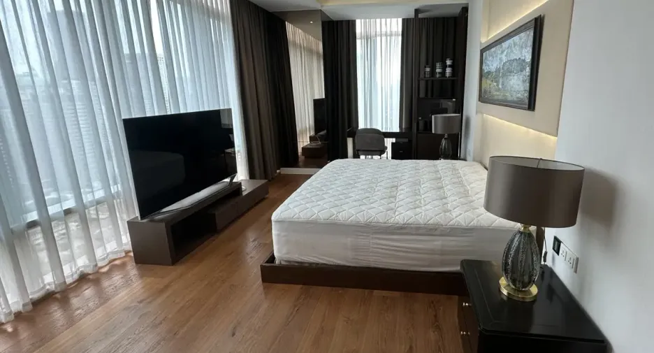 For sale 3 bedrooms condo in Pathum Wan, Bangkok