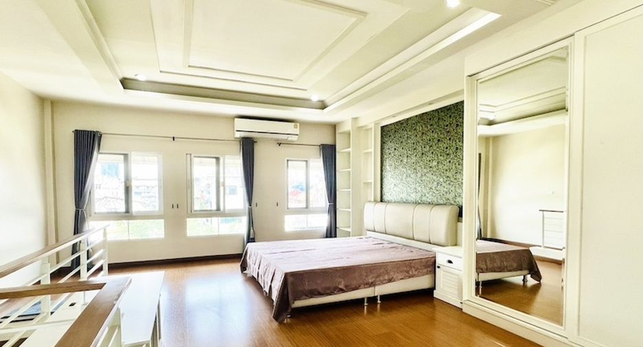 For rent 3 bedrooms townhouse in Prawet, Bangkok
