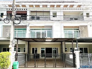 Reihenhaus zur Miete mit 3 Zimmer in Prawet, Bangkok