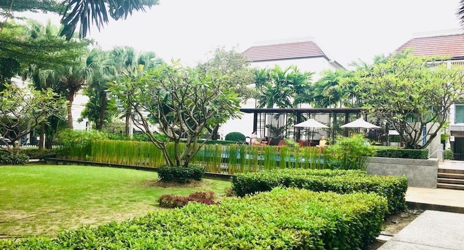 For rent 3 bedrooms townhouse in Prawet, Bangkok
