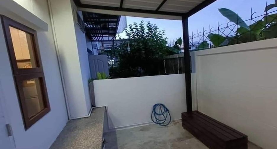 For rent 3 bedrooms townhouse in Phra Khanong, Bangkok