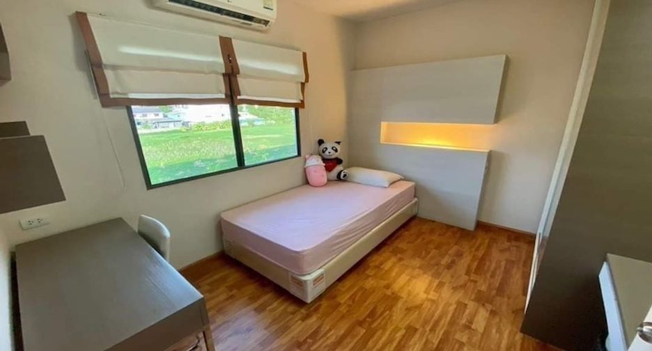 For rent 3 bedrooms townhouse in Phra Khanong, Bangkok