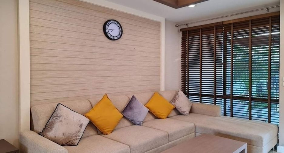 For rent 3 bedrooms townhouse in Phra Khanong, Bangkok