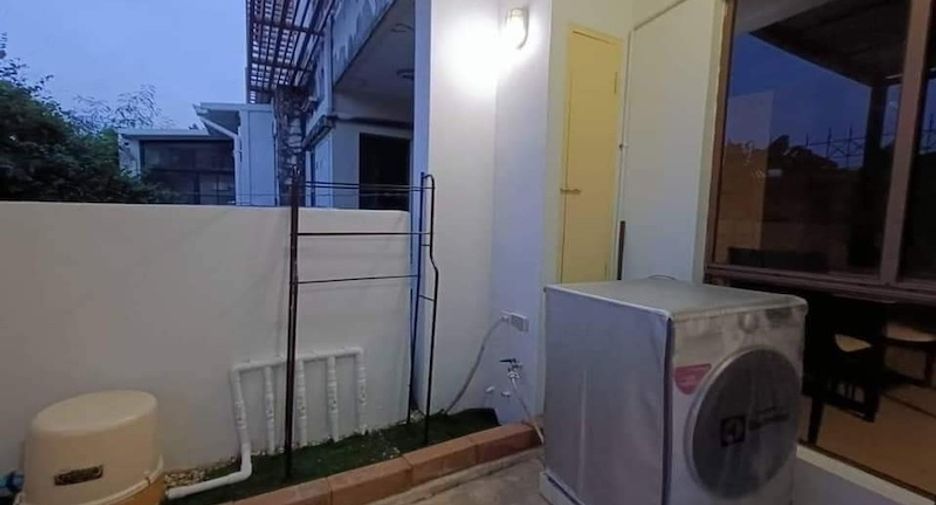 For rent 3 bedrooms townhouse in Phra Khanong, Bangkok