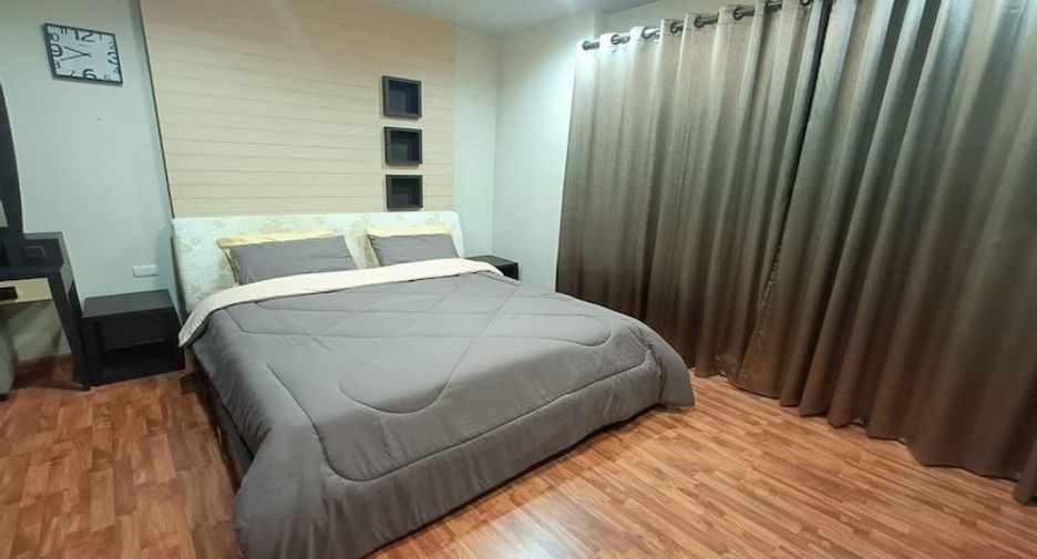 For rent 3 bedrooms townhouse in Phra Khanong, Bangkok