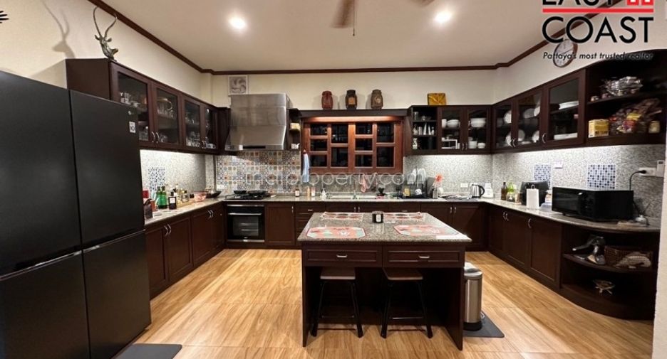 For sale 5 bed house in Bang Lamung, Chonburi