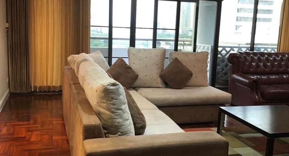 For rent 3 bed condo in Watthana, Bangkok