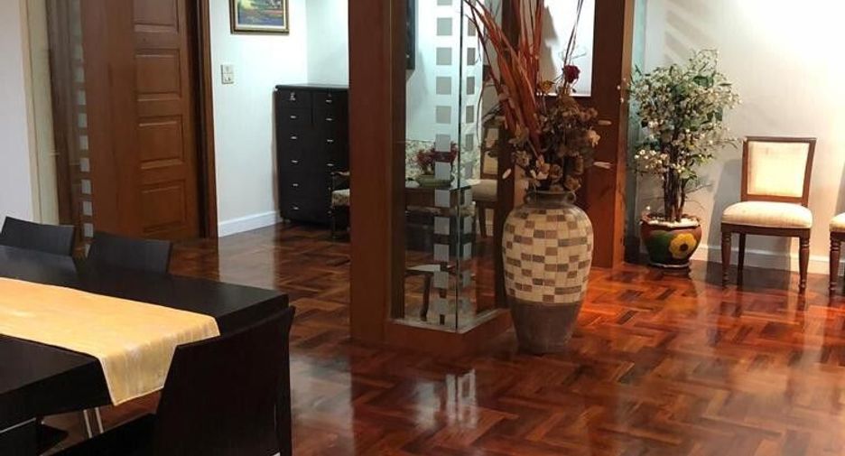 For rent 3 bed condo in Watthana, Bangkok