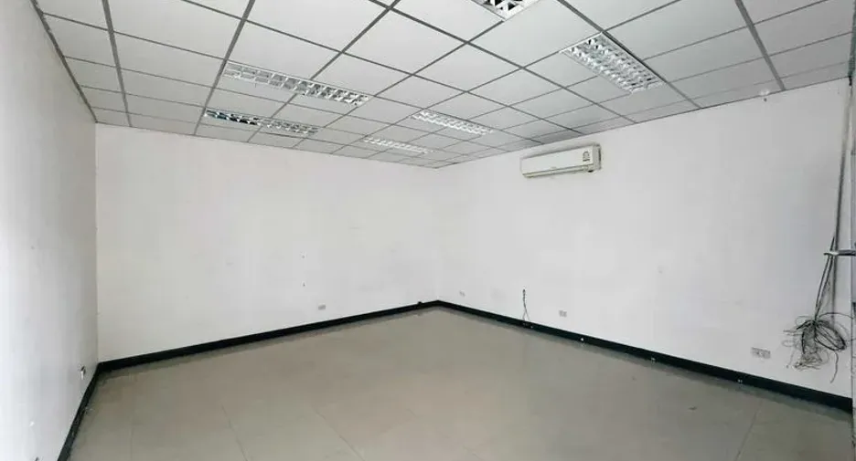 For rent warehouse in Huai Khwang, Bangkok
