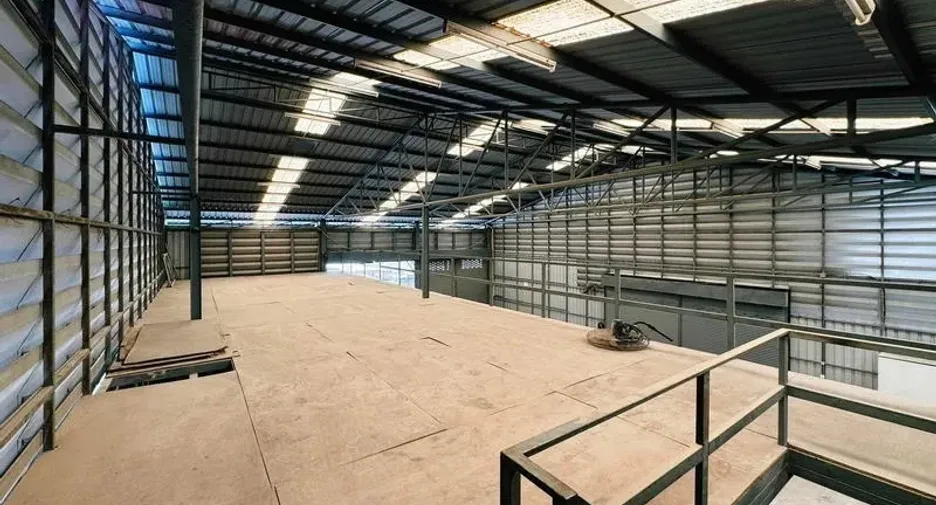 For rent warehouse in Huai Khwang, Bangkok