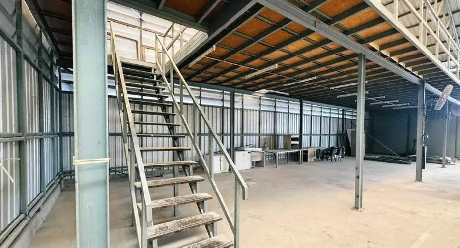 For rent warehouse in Huai Khwang, Bangkok