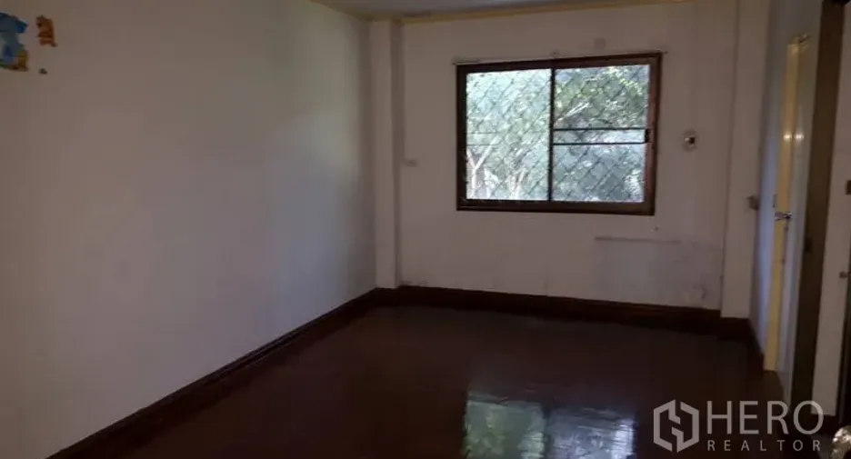 出租 4 卧室 独立屋 在 Watthana, 曼谷