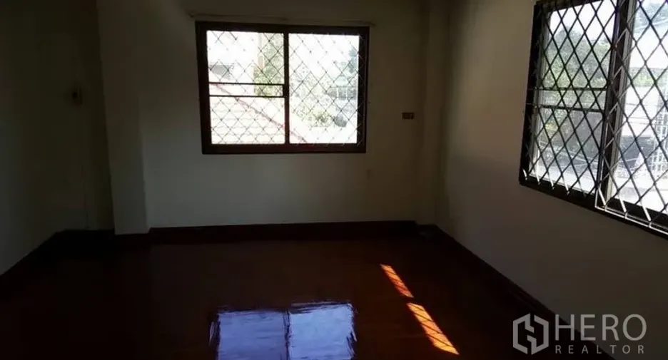 出租 4 卧室 独立屋 在 Watthana, 曼谷
