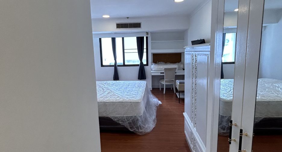 For sale 3 bed condo in Watthana, Bangkok