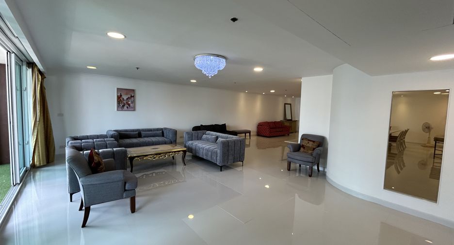 For sale 3 bed condo in Watthana, Bangkok