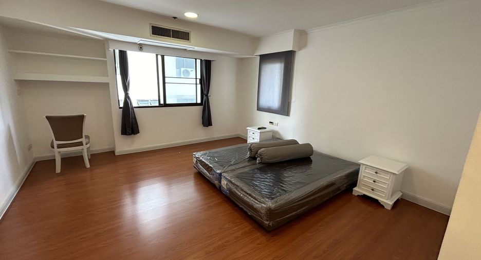 For sale 3 bed condo in Watthana, Bangkok