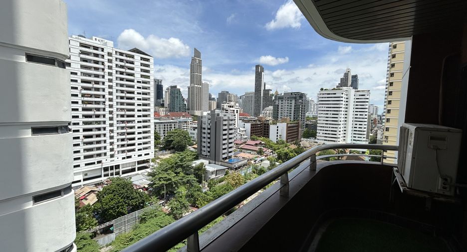 For sale 3 bed condo in Watthana, Bangkok