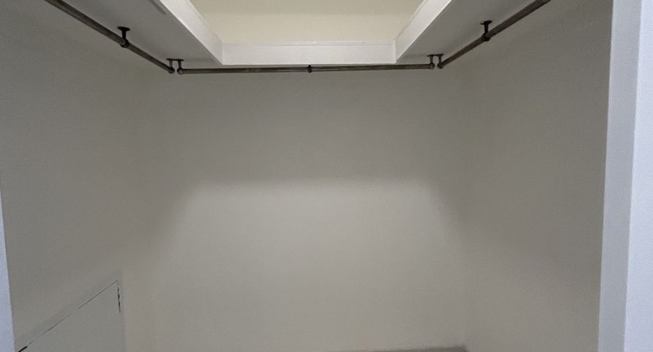 For sale 3 bed condo in Watthana, Bangkok