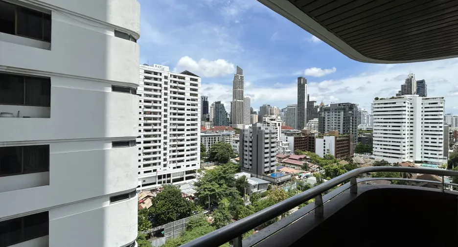 For sale 3 bed condo in Watthana, Bangkok