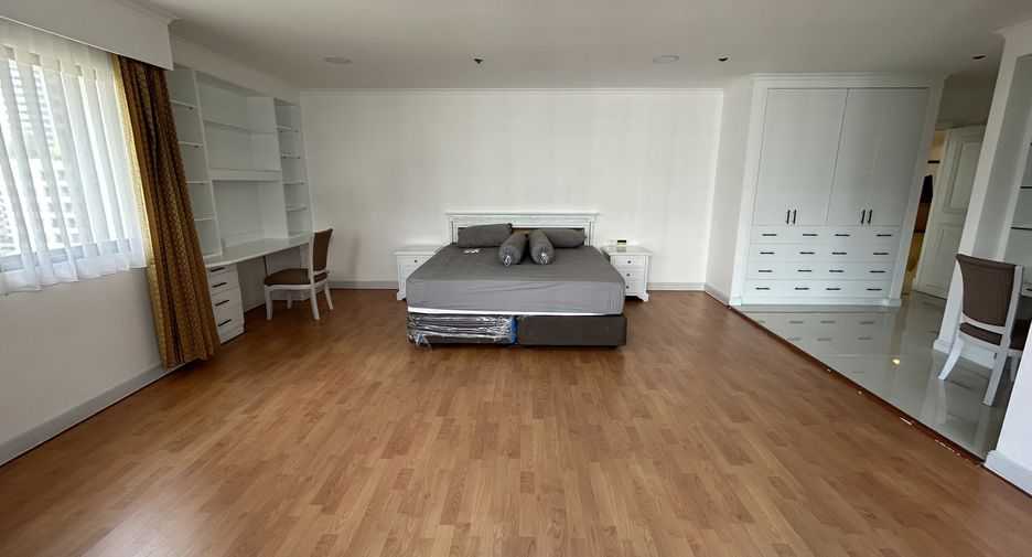 For sale 3 bed condo in Watthana, Bangkok
