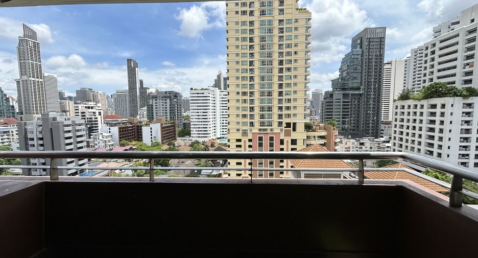 For sale 3 bed condo in Watthana, Bangkok