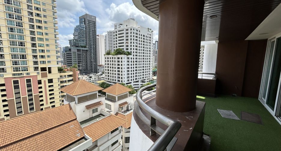 For sale 3 bed condo in Watthana, Bangkok