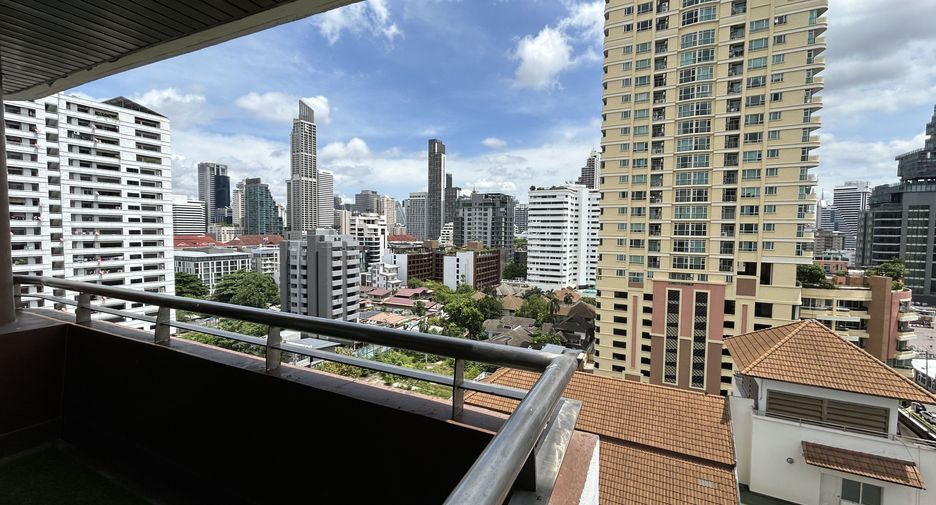 For sale 3 bed condo in Watthana, Bangkok