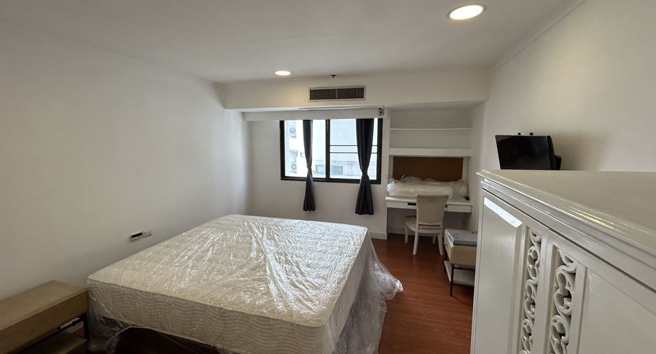 For sale 3 bed condo in Watthana, Bangkok