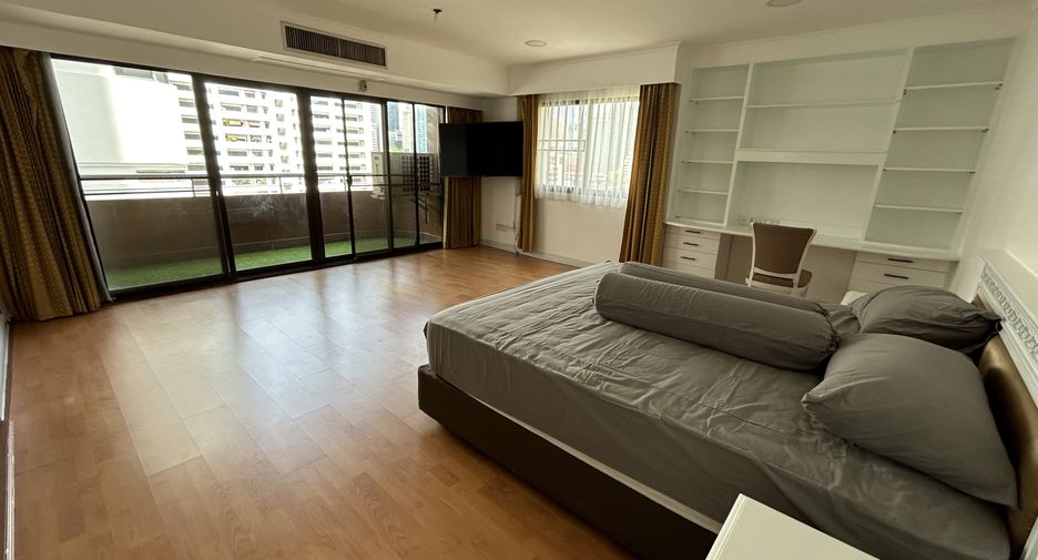 For sale 3 bed condo in Watthana, Bangkok
