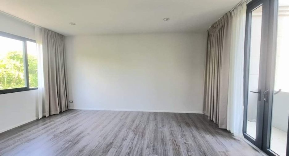 For rent 4 bedrooms townhouse in Prawet, Bangkok