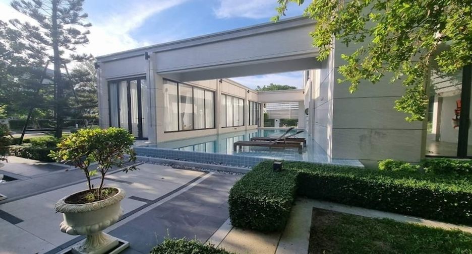 For rent 4 bedrooms townhouse in Prawet, Bangkok