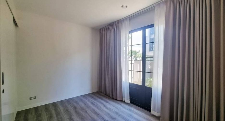 For rent 4 bedrooms townhouse in Prawet, Bangkok