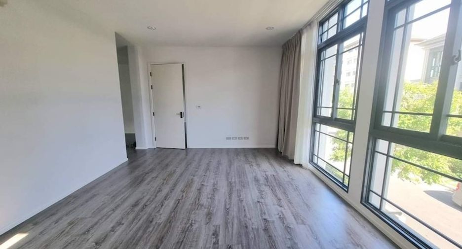 For rent 4 bedrooms townhouse in Prawet, Bangkok