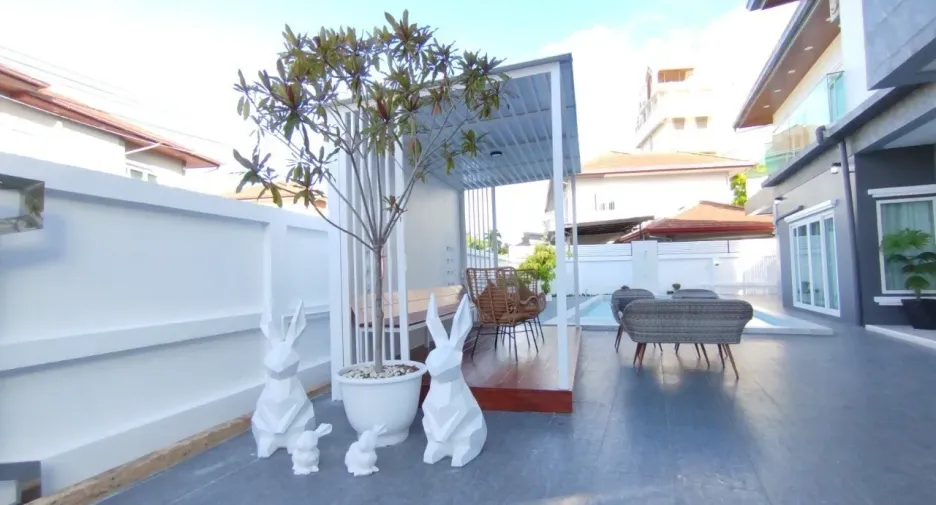 For rent 5 bed villa in Bang Lamung, Chonburi