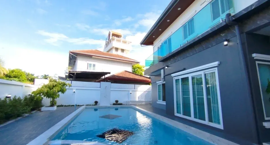 For rent 5 bed villa in Bang Lamung, Chonburi