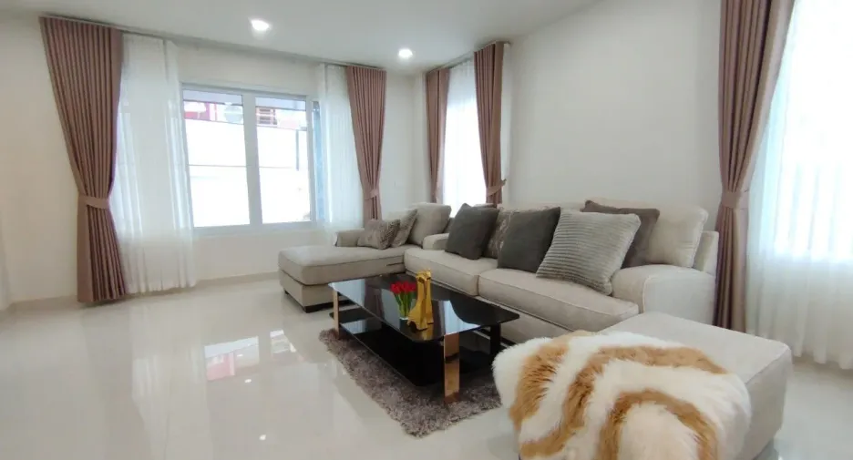 For rent 5 bed villa in Bang Lamung, Chonburi