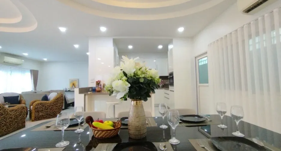 For rent 5 bed villa in Bang Lamung, Chonburi