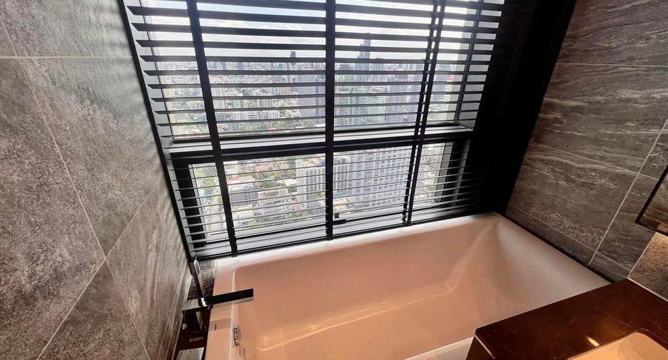 For rent 2 bedrooms condo in Khlong Toei, Bangkok