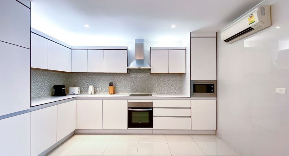 For sale 3 bed condo in Watthana, Bangkok