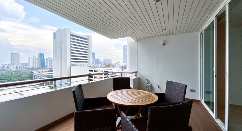 For sale 3 bed condo in Watthana, Bangkok