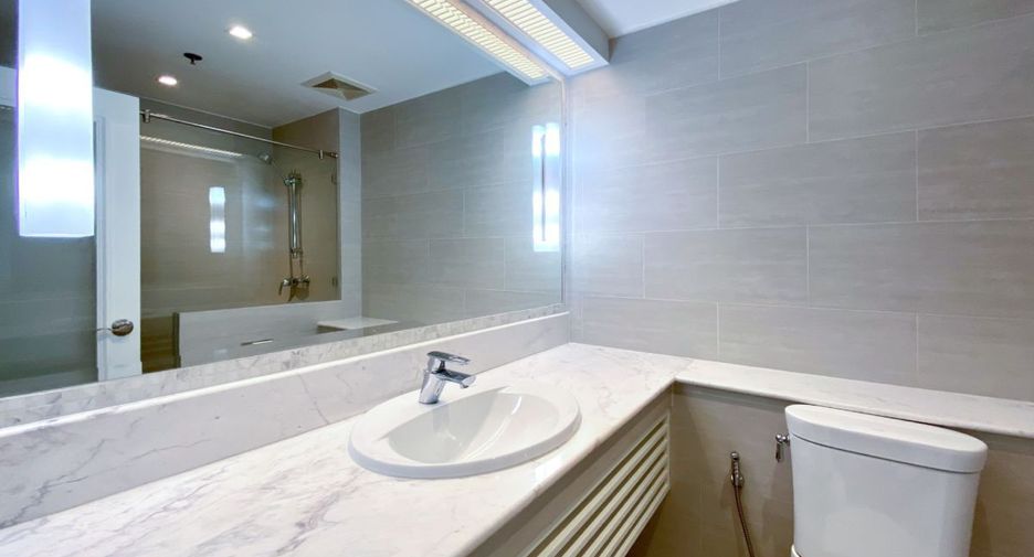 For sale 3 bed condo in Watthana, Bangkok