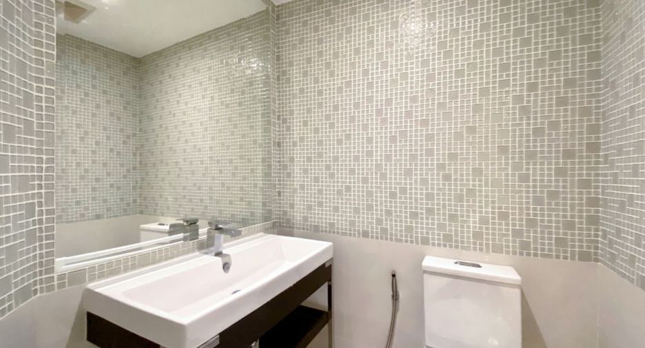 For sale 3 bed condo in Watthana, Bangkok