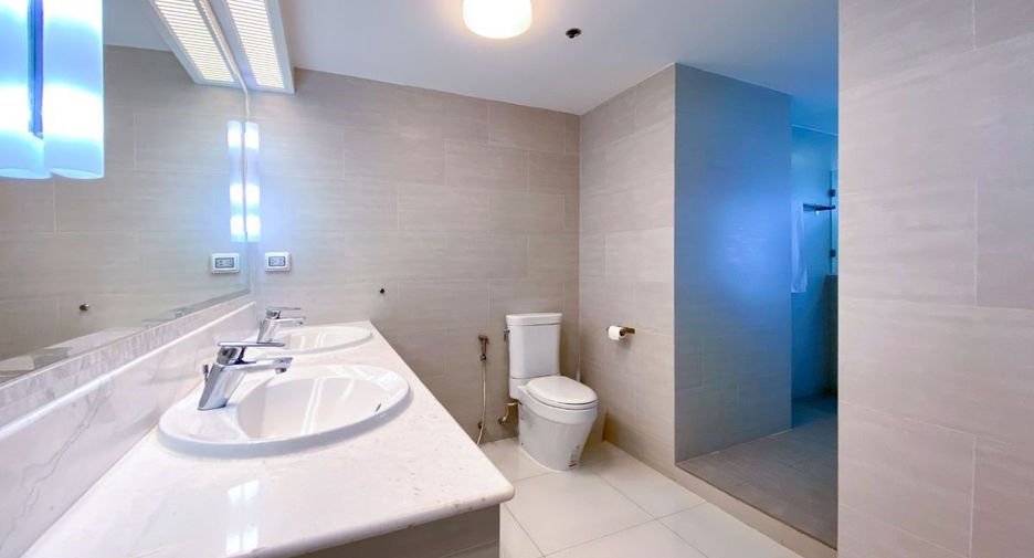 For sale 3 bed condo in Watthana, Bangkok