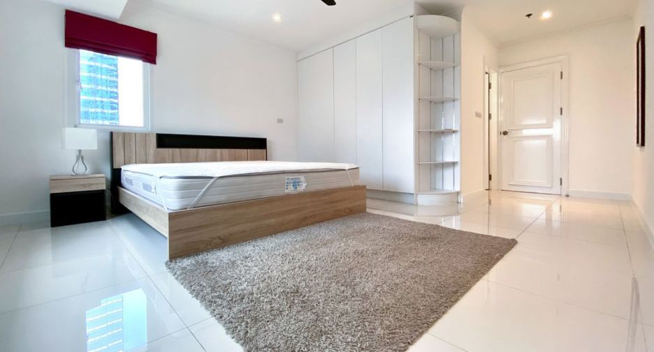 For sale 3 bed condo in Watthana, Bangkok
