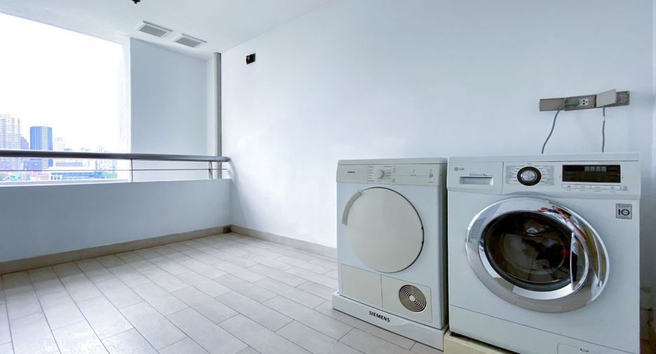For sale 3 bed condo in Watthana, Bangkok