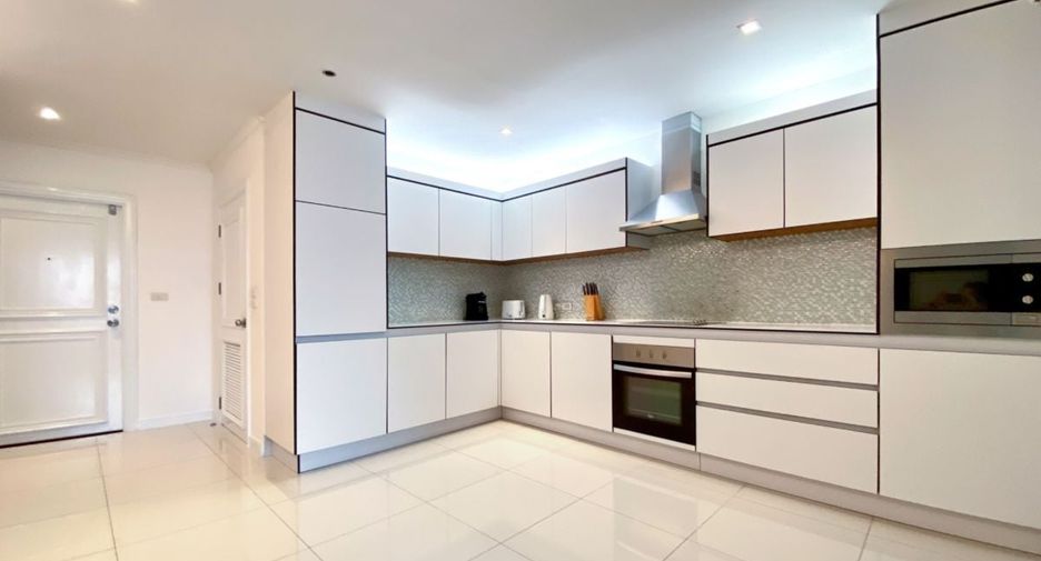 For sale 3 bed condo in Watthana, Bangkok